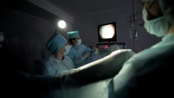 De folliculaire punctie IVF voor oöcyt ophalen procedure, gynaecologische chirurgie, gynaecoloog bewerking uitvoeren — Stockvideo