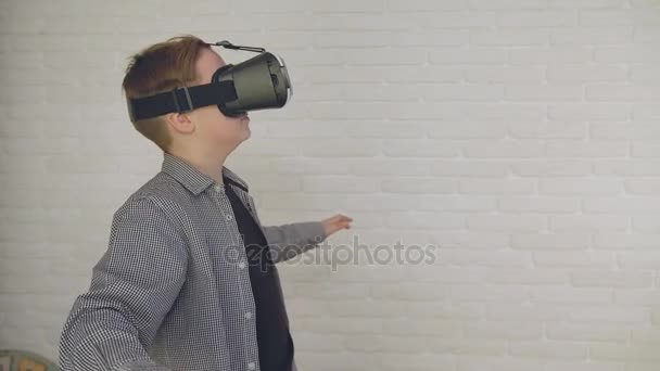 High quality video of child wearing virtual reality glasses. Happy boy loocing in virtual reality glasses. 4K — Stock Video