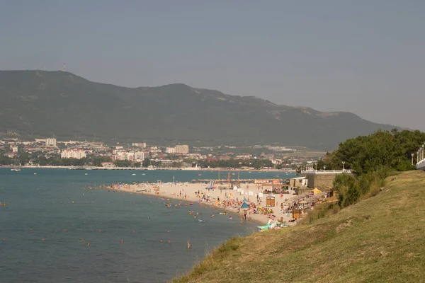 Gelendzhik Bay. Kalın pelerin. Beach mısır tarlası — Stok fotoğraf