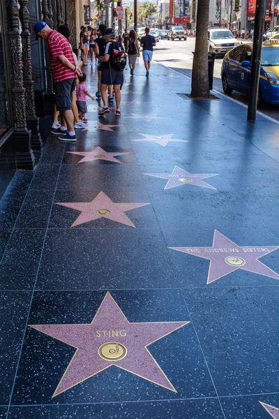 Il cartello di Hollywood con vista su Los Angeles . — Foto Stock