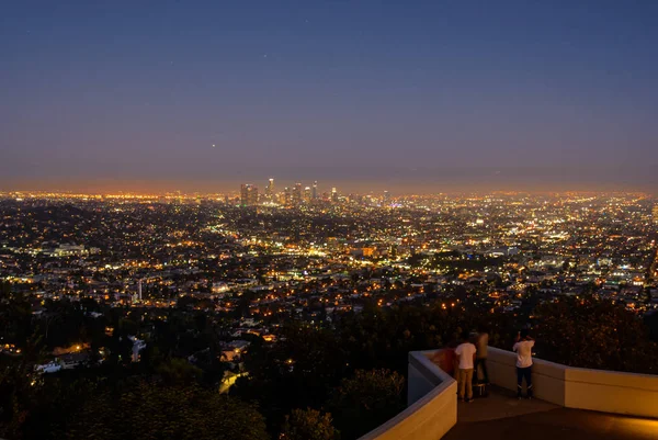 Los Angeles skyline på natten — Stockfoto