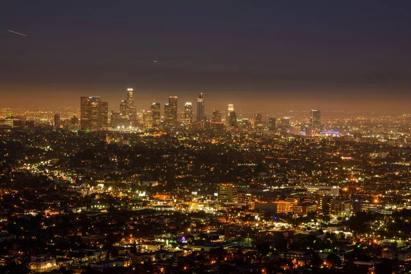 Los Angeles skyline på natten — Stockfoto