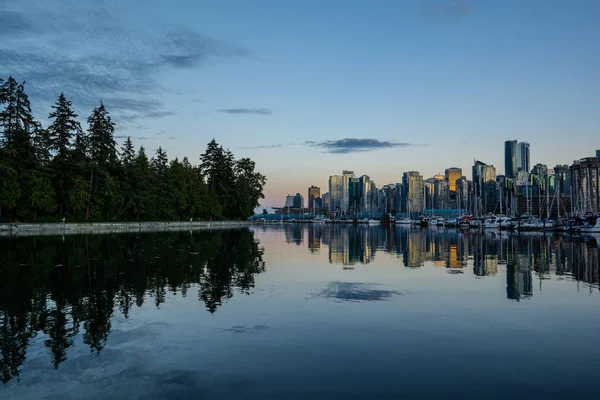 Stanley Parkı Vancouver akşam, güzel görünümünde