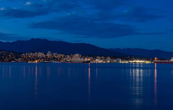 Stanley Park w wieczorem, piękny widok z Vancouver — Zdjęcie stockowe