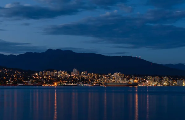 Stanley Park w wieczorem, piękny widok z Vancouver — Zdjęcie stockowe