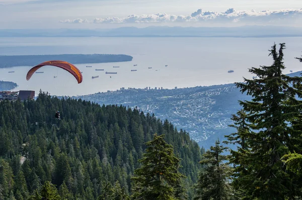 Paragliding flight with red glide and nice fluffy thermal clouds in background. — Stock Photo, Image