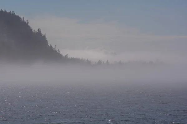 Fog on the ocean, the islands are covered in fog — Stock Photo, Image