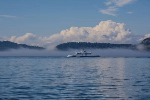 The islands and sea-going ferry are covered in fog. — Stock Photo, Image