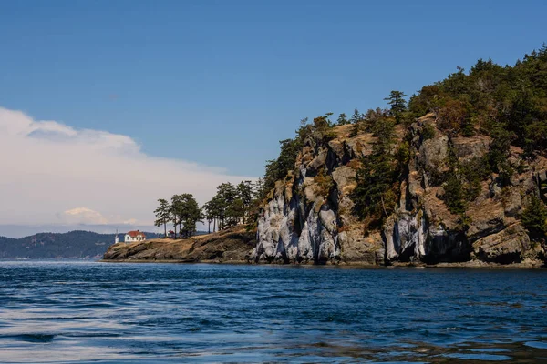 A lighthouse on the shore. — Stock Photo, Image