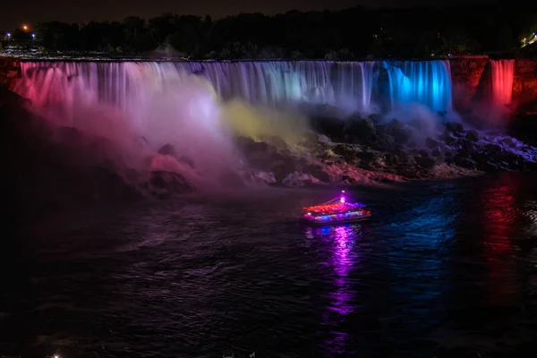 Niagara Falls 's nachts — Stockfoto