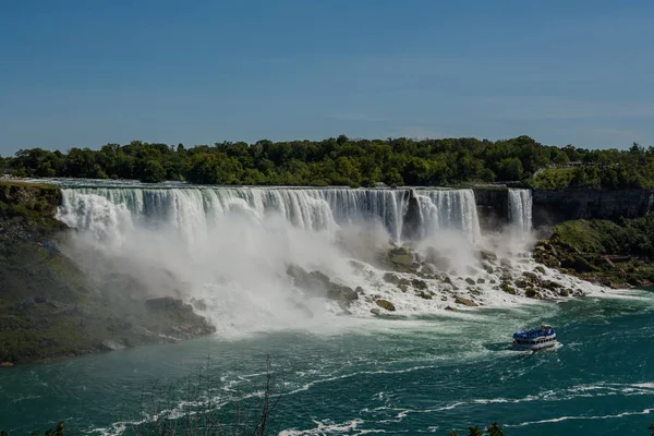 Niagara Falls, utsikten från Rainbow Bridge på gränsen mellan Kanada och USA — Stockfoto