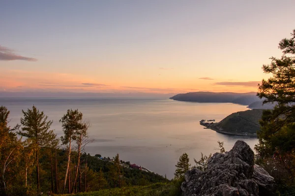 La Piedra de Chersky. Baikal, Listvyanka . — Foto de Stock