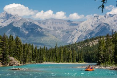 Banff Ulusal Bow Nehri rafting