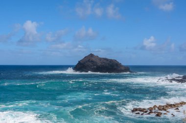 Garachico kasabası yakınlarındaki Roque de Garachico Doğal Anıtı, Tenerife, Kanarya Adaları, İspanya