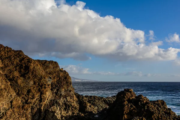 Black frozen lava and ocean in Tenerife — Stock Photo, Image