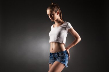 ile poz IRL popo üzerinde eller.