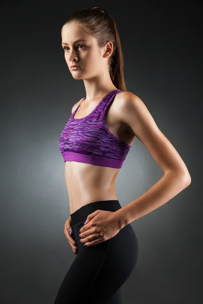 Beautiful sportswoman with some sweat on her body. — Stock fotografie