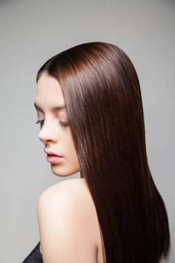 Genç esmer kollamaya