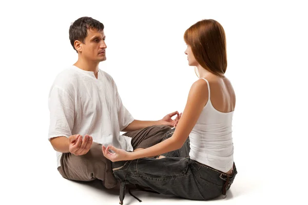 Couple sain en position de yoga sur blanc — Photo