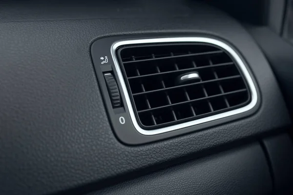 Aire acondicionado del coche. El flujo de aire dentro del coche. Detalle interi — Foto de Stock
