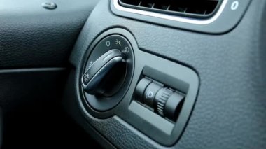 Araba sürücüsünü kapatır daldırma galvaniz ışın