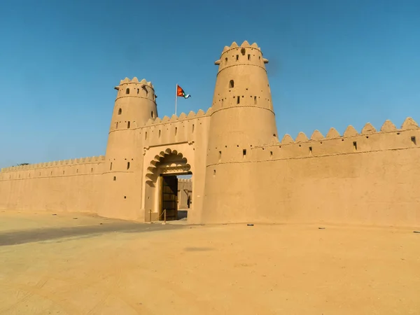 아랍 에미리트 연방에 오래 된 사암 요새 — 스톡 사진