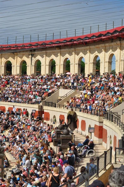 Do Francji. Park Puy du Fou. Pokaż Le signe de Triomphe. 16 sierpnia 2017 r. . — Zdjęcie stockowe