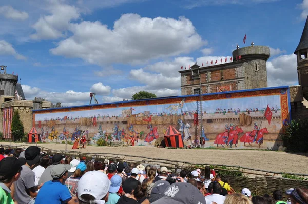 Francja. Park Puy du Fou. Pokaż Le secret de la lance.16 sierpnia 2017 . — Zdjęcie stockowe