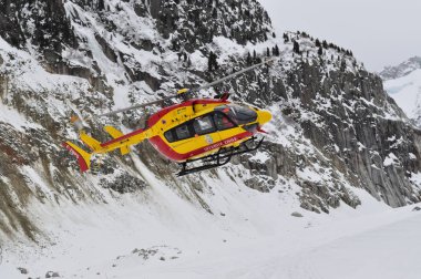 Fransa. Alpler. 2 Nisan 2018 /. Helikopter. Sivil güvenlik .