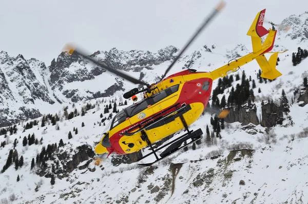 Francia Los Alpes Abril 2018 Helicóptero Seguridad Los Civiles Imagen de archivo