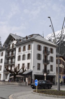 Fransa. Chamonix. 2 Nisan 2018 /. Hotel Gustavia. Banka kredi Mutuel .