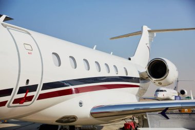 Güneşli bir gün, airshow yere uçak