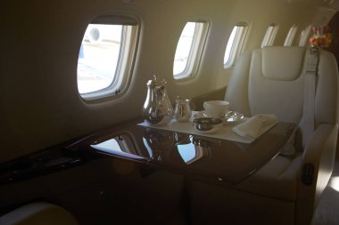 Güneşli bir gün, airshow yere uçak