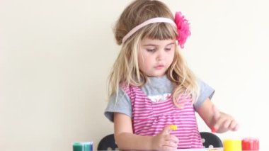 Kağıt üzerinde Evelina boyalar