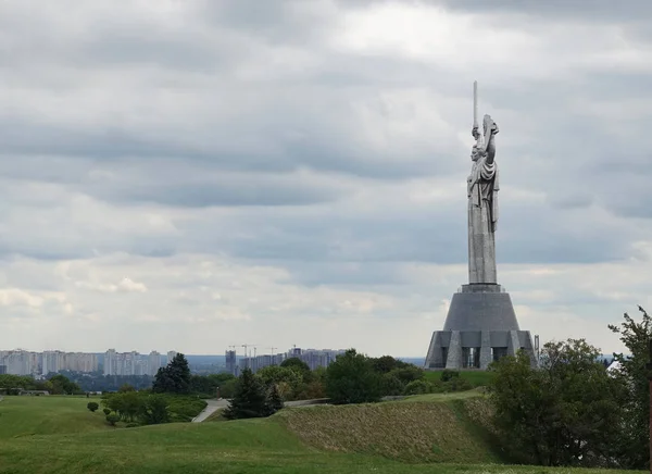 Monumentale Skulptur im Kiewer Mutterland — Stockfoto
