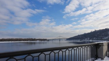 Kiev Dnieper set üzerinden Dinyeper Nehri görüntülemek