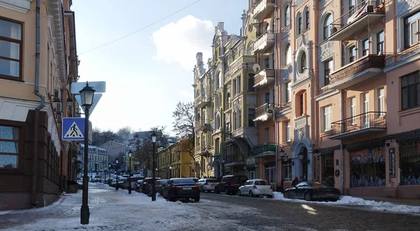 Oude straat Andreevsky afdaling van Kiev, winter — Stockfoto