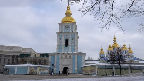 Michael Golden Domed Cathedral Bell Tower Michael Square Kiev Winter — Stock Video