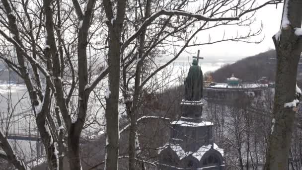 Pomnik Włodzimierza Chrzciciela Kijowie Zimowy Dzień — Wideo stockowe