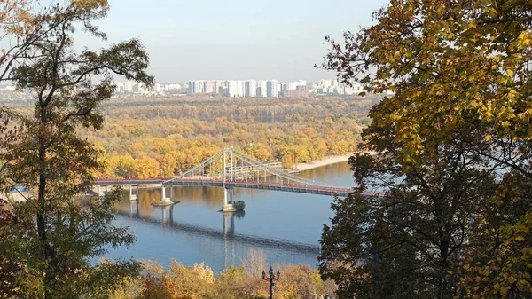 Park Bridge v Kyjevě na podzim — Stock fotografie