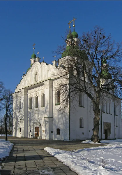 Cyrilsův kostel v Kyjevě v zimě — Stock fotografie