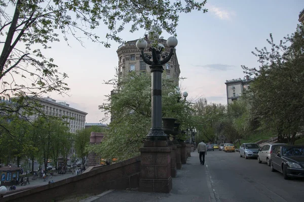 Di sera su Khreshchatyk nel centro di Kiev — Foto Stock