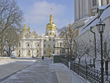Bir kış günü Kiev Pechersk Lavra Katedrali