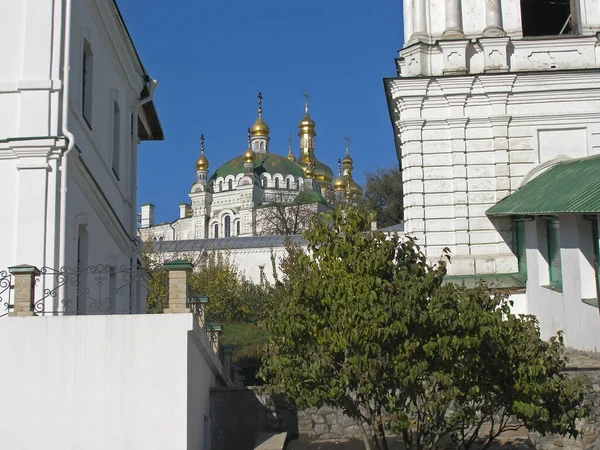Veduta della chiesa del refettorio a Kiev Pechersk Lavra — Foto Stock