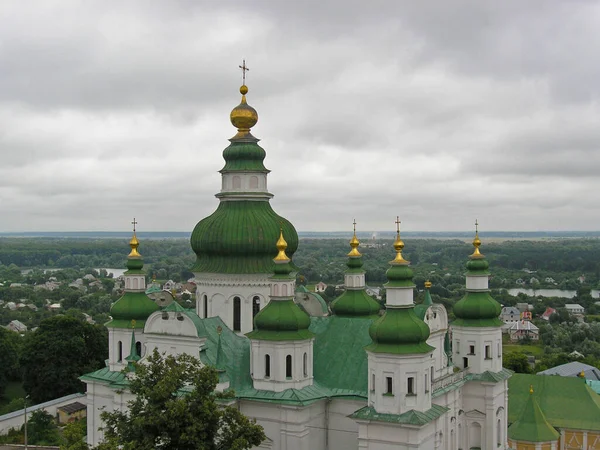 Heliga treenighetens katedral i Tjernigov, sommardag — Stockfoto