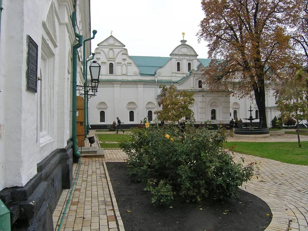 Двор Киево-Печерской лавры — стоковое фото