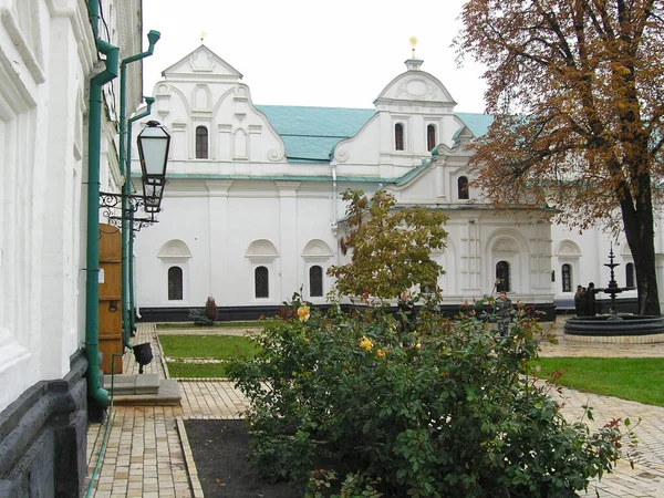 Régi Udvar Épületekkel Kijev Pechersk Lavra — Stock Fotó