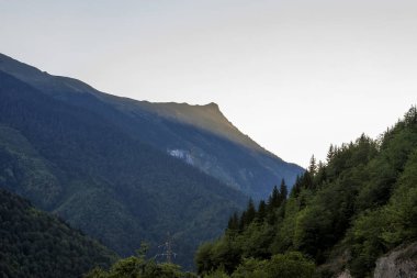 Georgia Svaneti dağ nehir gözetleme kuleleri
