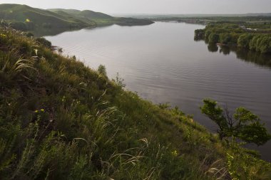 Manzara göl bulutlar çim sabah
