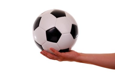 Beyaz arka planda siyah beyaz futbol topu